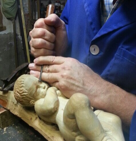 Antiguo Taller de Vicente Castillo de Artesanía, abre de la mano de sus hijos. Obras religiosas en madera, dorados, restauraciones, etc.