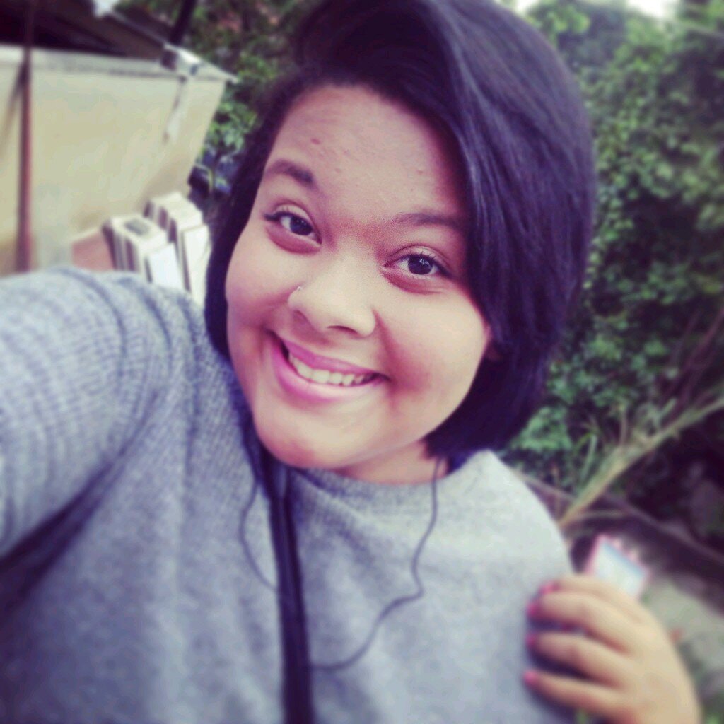 irônica,sarcasta,idiota,mal-humorada ,lesb ,16,RJ .