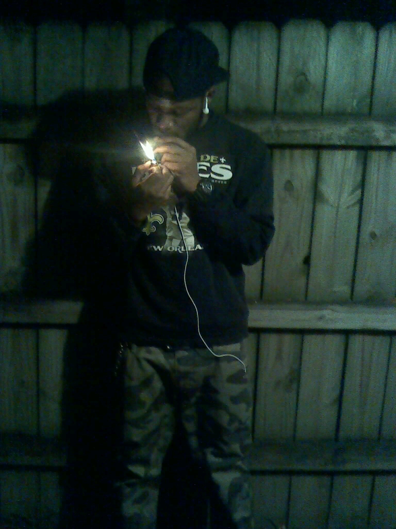 Call me ELz Yung Poet- Get at me fa features/Booking 501denims@gmail.com Music=life R.i.p jock free my brother Bryan FTG ent...