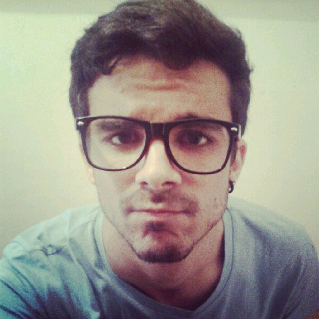 Estudiante de Ingeniería Aeroespacial en la Universidad de Cádiz.