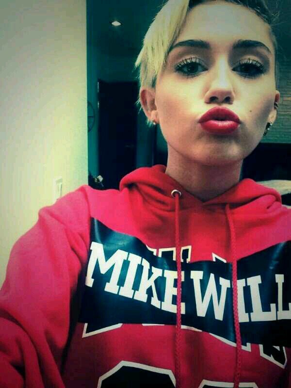 Smilerz solo una idola en el mundo Miley Cyrus