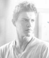 Hijo menor de los Lightwood. Que quede claro, es Lightwood, no Lightworm. Arquero en proceso.