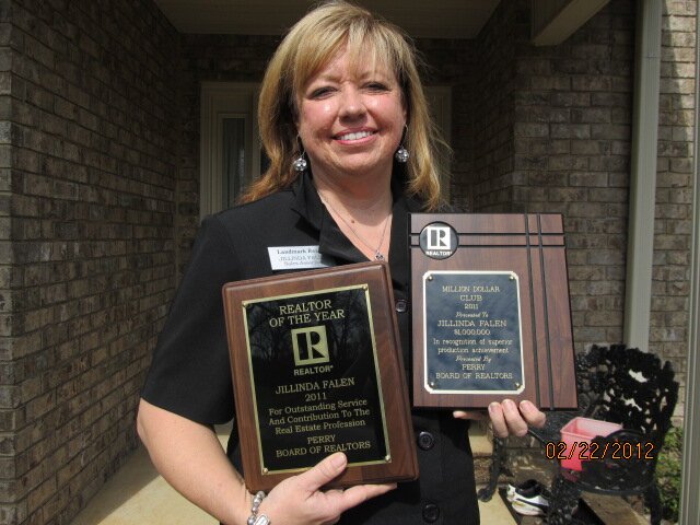 Estate Liquidation Specialist, Award winning Realtor, Antique Enthusiast, Zillow Premier Agent, Writer, Wife and Mother