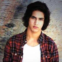 Im Beck and for some reason people love my hair I dont get it My beautiful bestie @MasterOfArrows_ /Single/Bi/RP/