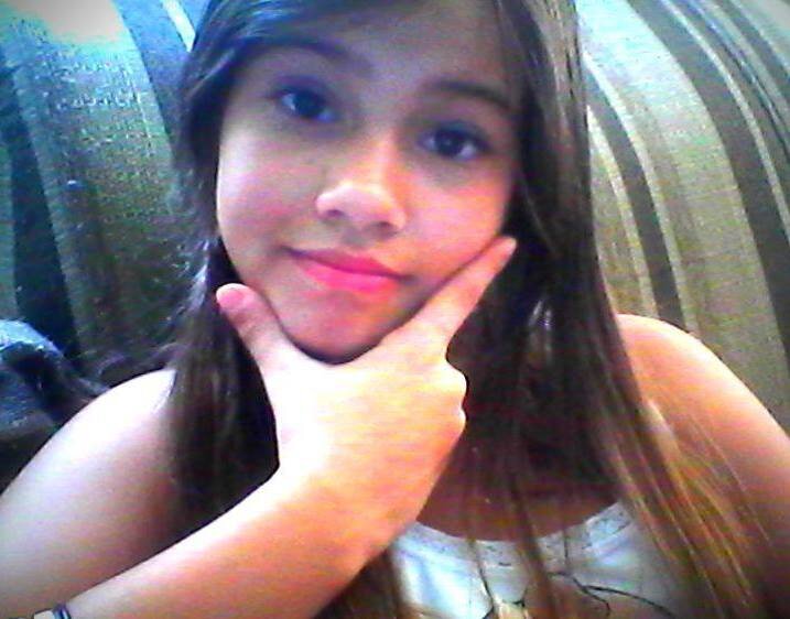 Sou uma pessoa legal (sqn),que gosta de jogar video game e ficar no facebook e twitter,por isso me ame kakakaka