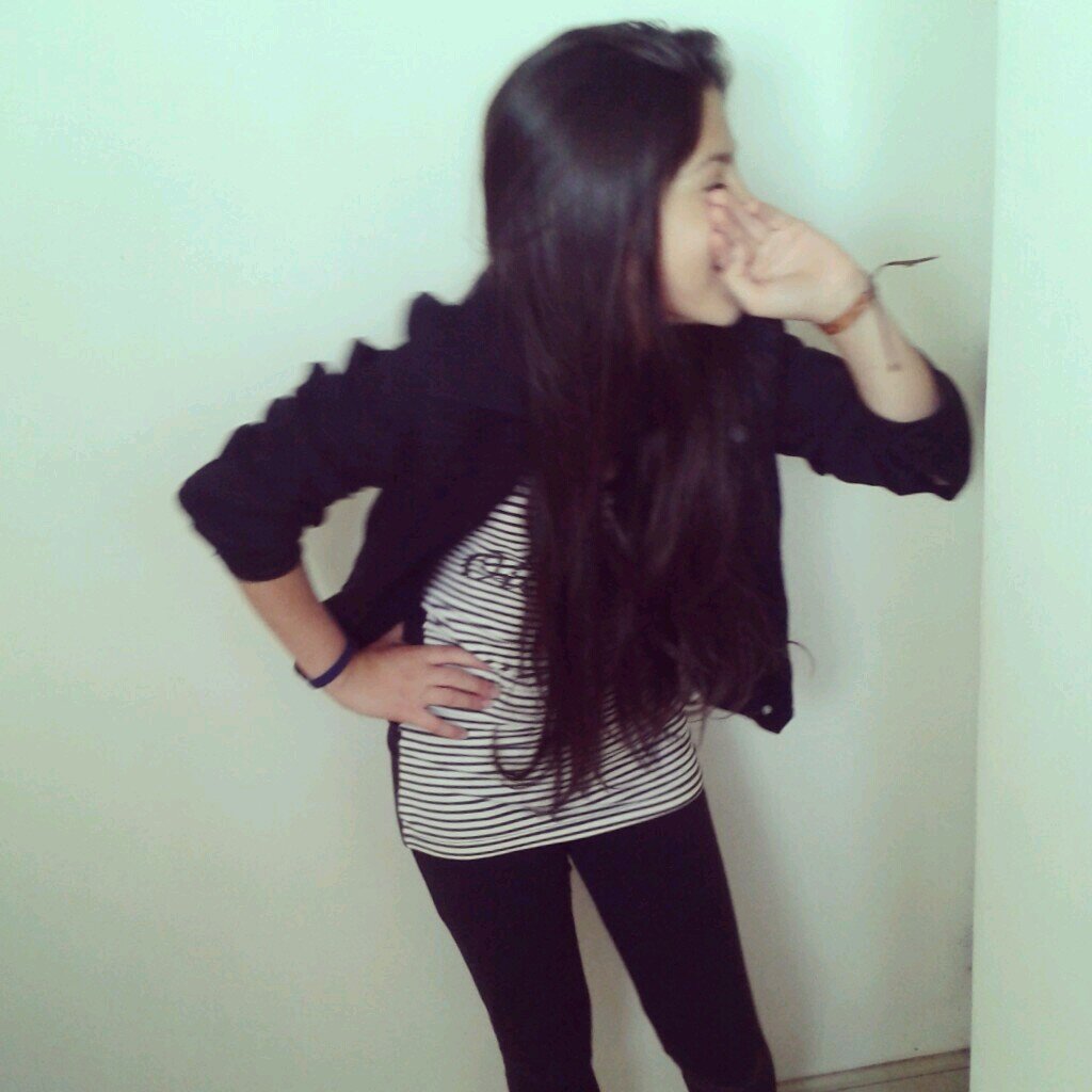Hii Chilena ,Belieber,Directioner JB&1D please follow me Bye =3