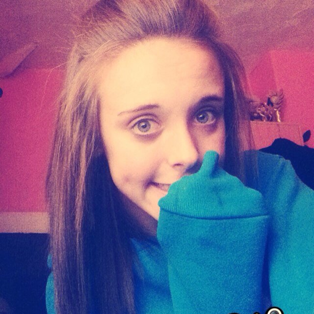Instagam; XamyEvans 
Facebook; amy nicole 
Follow me and ill follow back-.- 
imessage; BT 723 ERM 

Liverpool; born and proud(y)