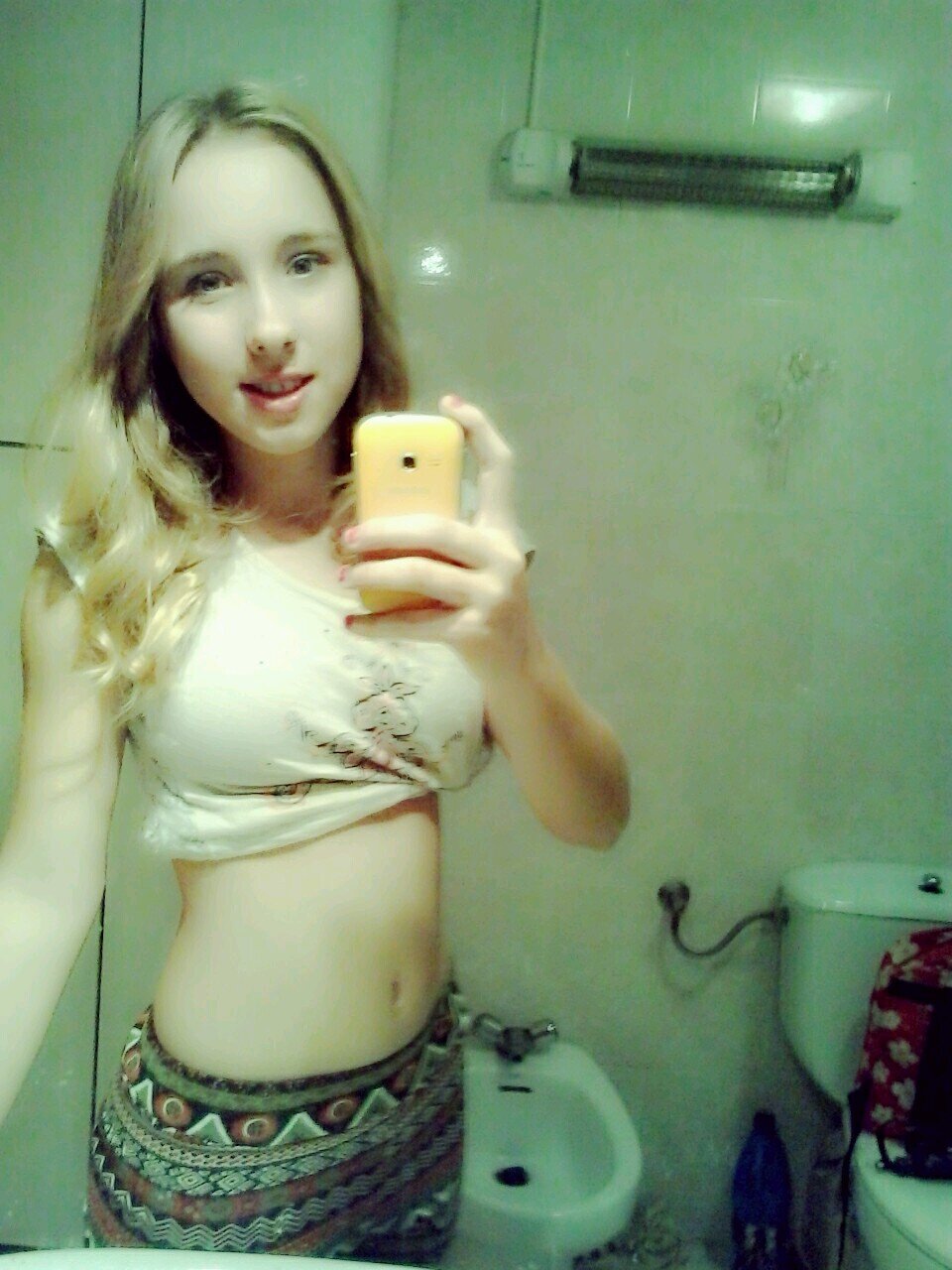 14||Nos pasamos la vida esperando a que pase algo y lo unico que pasa es la vida (: 14.04.13 No desde siempre pero si para siempre TEAMO 3