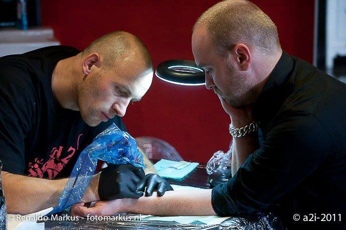 Hello my name is Dariusz tattooing have been dealing with for 15 years. Tattooing is my passion I love to do it.