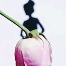 ‏‏‏‏‏قَاسِيَة هي الحَياة عِندَمَا تَصدمُك بوَاقِع مُؤلِم و فِي سِن صغيرَ ../
