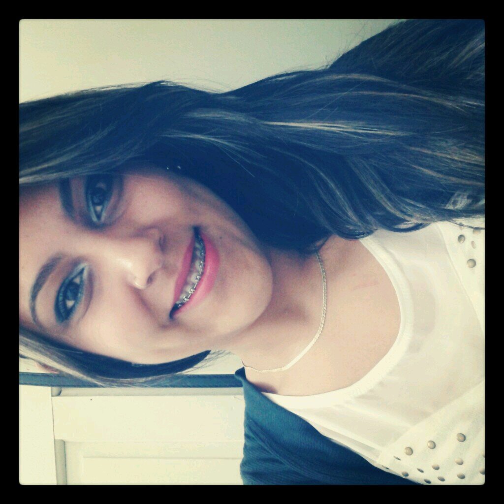 Eu digo, cada degrau a gente aprende a sofrer
Viver, morrer, sorrir e a chorar ♪