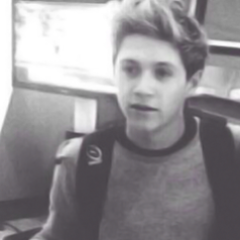 I gave you a free follow now please follow @Karissaahoran thanks :)