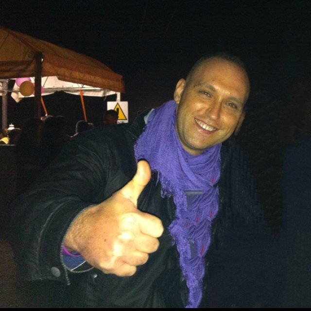 grande tifoso della fiorentina.amo firenze,il cinema,le serie tv,e fare tanto sport.