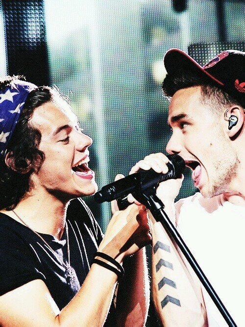 @tacodelnarryy just gave you a free follow so please go follow her, she follows back :)