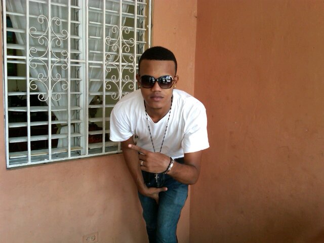 *Artista urbano* con deseo de superación//contacto 809-614-3842/809-858-1230// BBM-32F0E7B7// Facebook-elnetal melodia