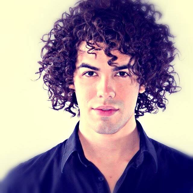 Sou fã de um , guerreiro , de um anjo , e um Lindo menino com vóz perfeita! E tenho um ORGULHO enorme disso  ️ ️ ️ .