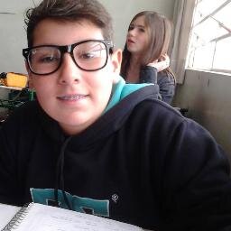 Sou estrovertido curto rock, gosto de games e de comida kkkkkk!!!!!!!