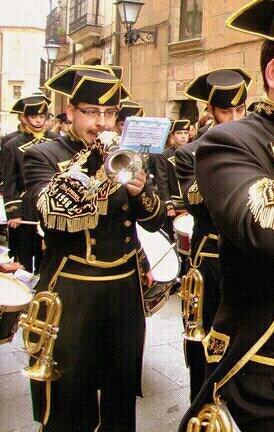 Madridista hasta la muerte y componente de la Agrupacion Musical La Expiración de Salamanca.