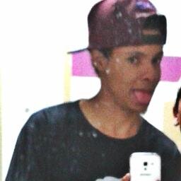Aos que me apunhalaram pelas costas, só tenho a dizer: faça melhor, porque ainda estou de pé./Ciumento,Marrento,dancer de #FreestepSZ