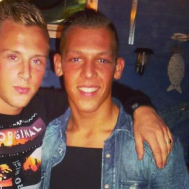 Naam: Ricardo
Leeftijd: 21
Status: vrijgezel
Hobby's: voetbal, sportschool, uitgaan, film kijken, van het leven genieten