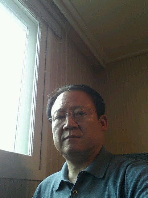 건설업 자유/음주/등산/골프/대화를 좋아하는 50대
초반의 남성임 본인사진이나 최소한의 프로필은 기본이 아닐까 생각하는 사람