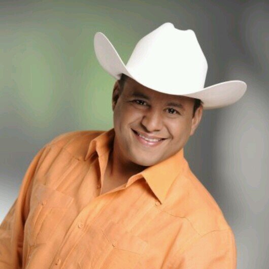 Cantante de musica llanera y amante de los toros coleados mi pin es 29190697 tlf 04142606826.
