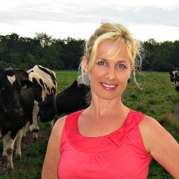 JennnDeere's profile picture. Livin', lovin'... farm wife woman