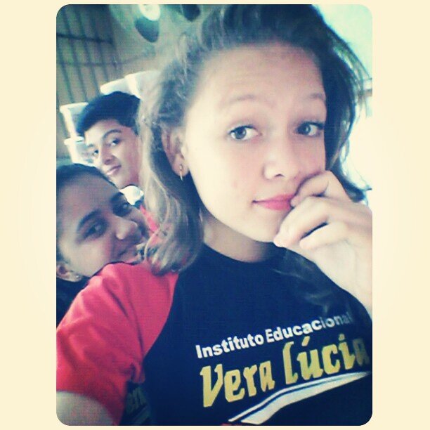 ' Sempre com um sorriso no rosto , não vale a pena chorar (; #FollowMe (: 
Sigam tambem no Insta: luuhborcem_ / http://t.co/fdvDiZVA9F