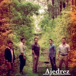 Creemos que con la música podemos tocar el corazón de Dios y Él con un toque de su presencia puede transformar vidas,  restaurar corazones y habitar en ellos.