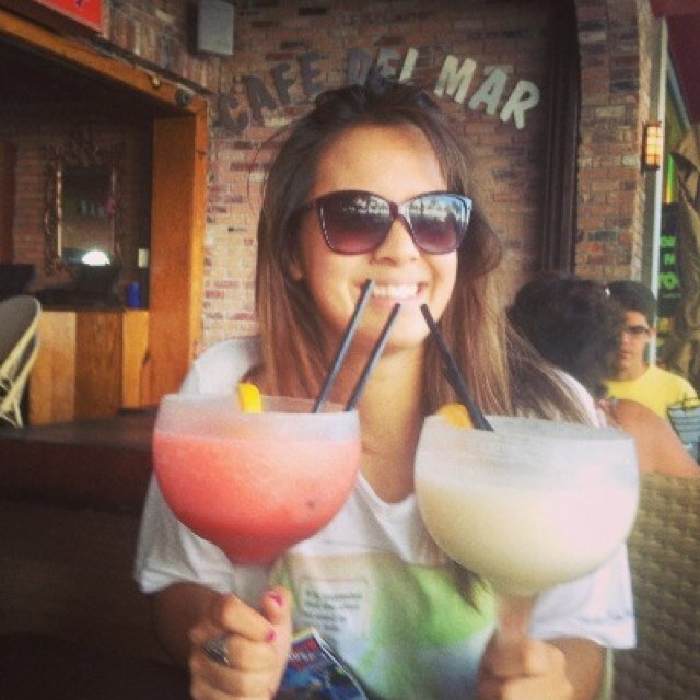 imak1ttycat's profile picture. Live wild, flower child.