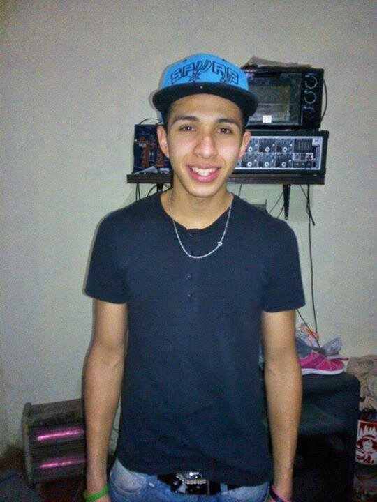 Hoy yo te voy ah llevar conmigo por mas que me busque un lio se lo dices tu ho se lo digo yo que el dueño de tu corazón soy yo :3