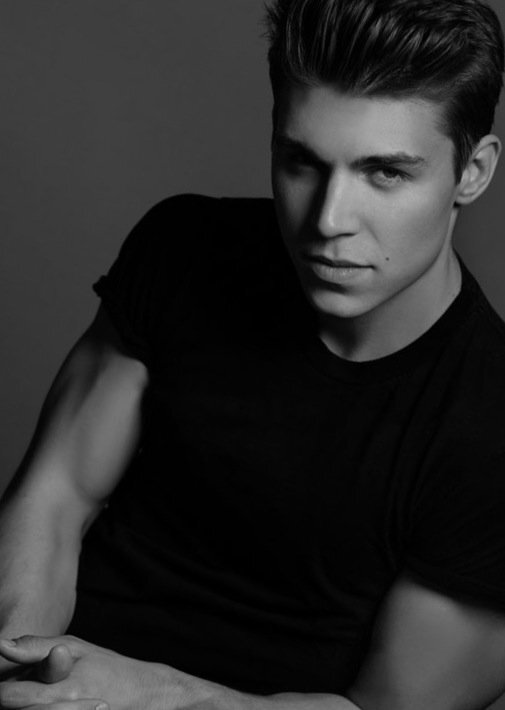 Im model from hungary... actualy i live in milan... hugs and kisses  ;) Any proposal contact me ;)