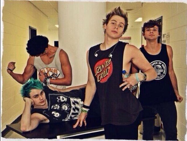 I followed so Go follow @kissing5sosfam i will check and unfollow if you didnt