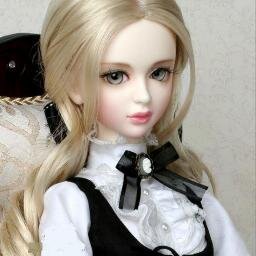 kristlindra's profile picture. 