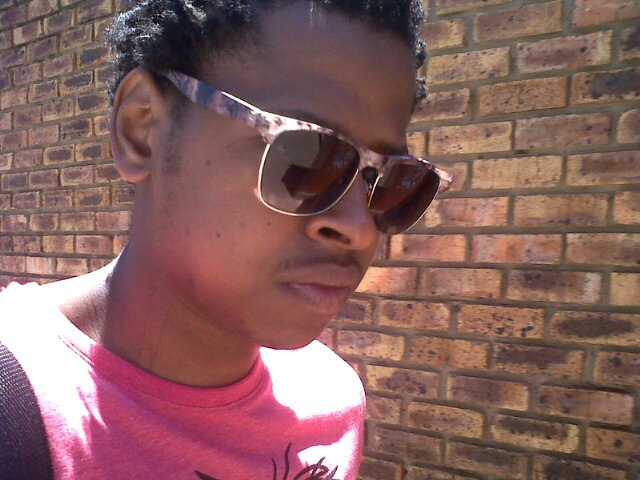 abstract artist,graphic n web designer,creative,blunt,that guy that tells u lyk it is,im awsome n crazy n love it,bt al in al im simple.