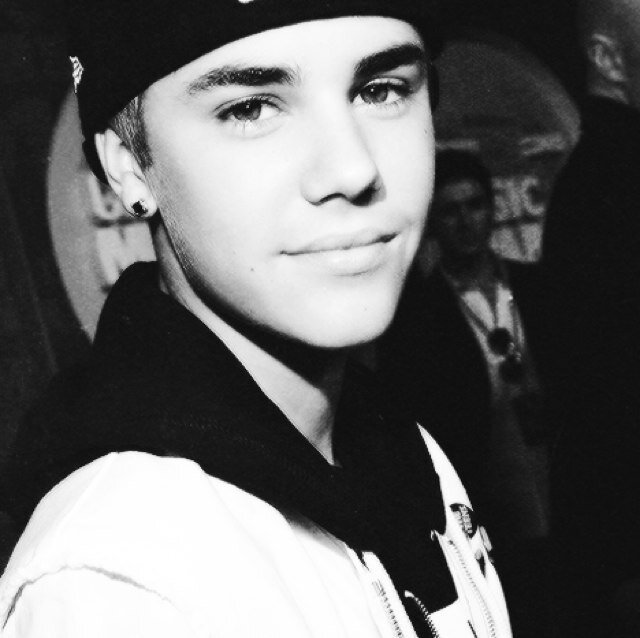 Follow @jbjustinswaggie instead of me! ❤️. She is a real belieber and she is beautiful! @jbjustinswaggie @jbjustinswaggie Justin is my life.