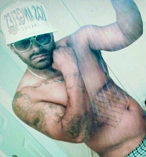 talkin shiiit.... blowin loud..... eating clean pussy.... counting money...... fuqqin hoes.....staying flyyyy....