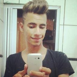 19 anos / Solteiro / Seja leve, mas que nada te leve!
Instagram: matheus_julian