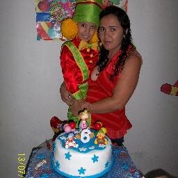 sou alegre e feliz com a vida gosto de dançar e cantar