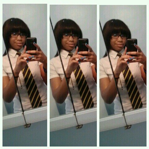 Light Skin 
Short
Thick
Play Basketball-Point Guard
FOLLOW ME!!!!!!!!!!!!!!!!!!