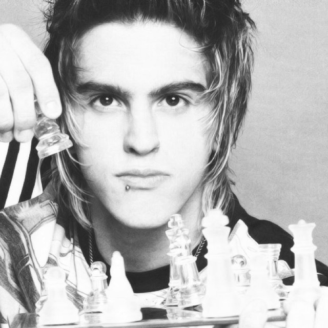 Since: 19/11/2010 Dona: @ruteprincess Dedicado ao baterista mais lindo do mundo @thomasrestart (L) Rumo a oficialização (yn)