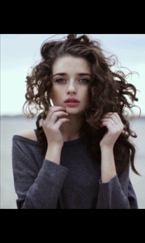 I am Elle, Elle Official.  I live to live,  to love and to embrace.  I am a goddess of fashion and humour..