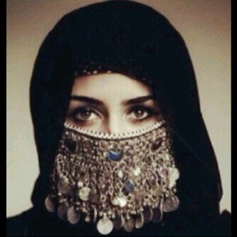 آجيد آلآستمآع لكني آفعل مَ آشآء ~