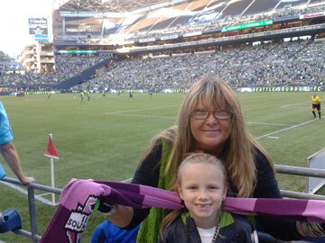 CarrieRayne's profile picture. delighted human...wife - mom - grandma - flower worshipper...