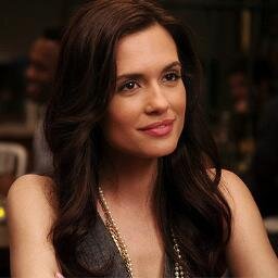 Hermana Mayor de Spencer. Casada con Ian.
  No soporto estar cerca de donde murió Ian.