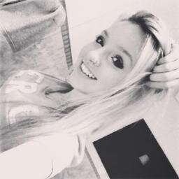 tumblr: http://t.co/8XRUH8irJJ .17, menina risonha q rir e sonha ;3