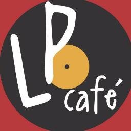 Ambiente musical e familiar que oferece aquela comidinha caseira, sanduíches deliciosos e uma famosa feijoada aos sábados!