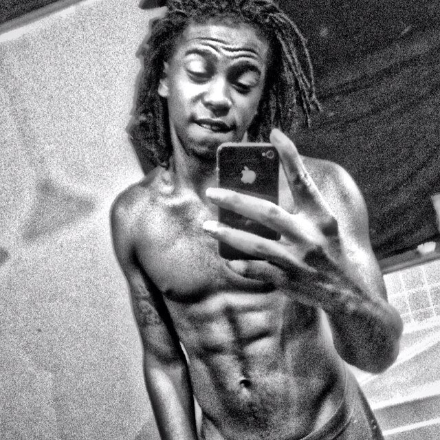 Ima dreadhead wit swagg follow me i follow bak!! Im fly af ✈ cool like da wind and ima baller follow me on IG: @rivaboi3