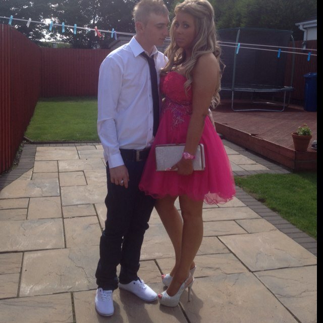 Hello my names charleigh, im 18, follow me n i'll follow back :)