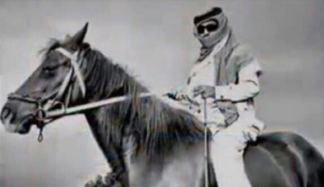 أضرب على الكايد ليا صرت بحلان == وعند الولي وصل الحبل وإنقطاعه